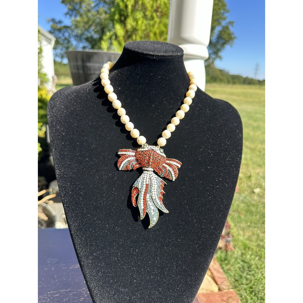 New HEIDI DAUS "Reel McKoi KOI" Fish Mother of Pearl Beaded Necklace‎